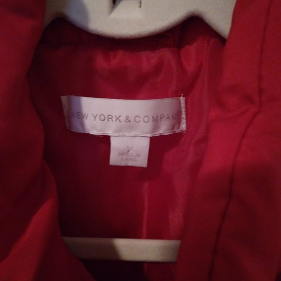 NEW YORK AND COMPANY LADIES PUFFY VEST RASPBERRY COLOR SIZE XS - Picture 3 of 4